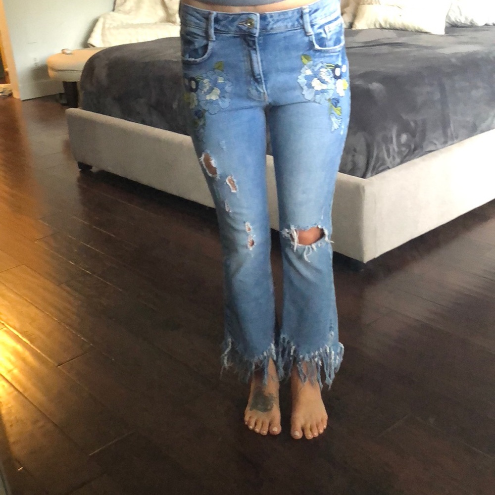 Women’s distressed jeans